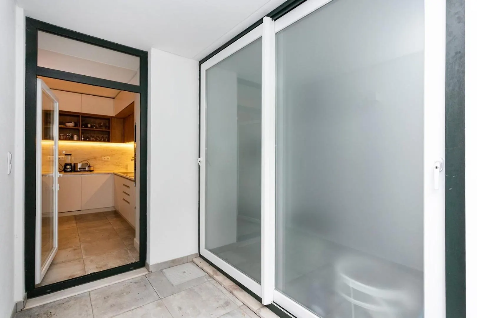 2Br Terrasse Townhouse Style With Ac | By Airnest Apartment Lisbon Portugal